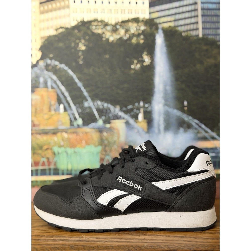 Classic Retro Reebok Ultra Flash Black And White Sneakers Style Size 6.5